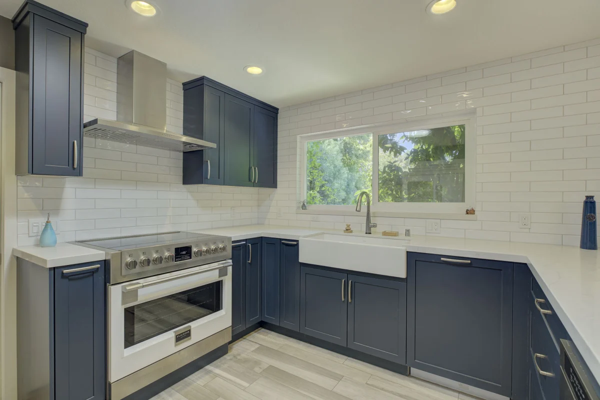Bold and elegant kitchen transformation, photo 9