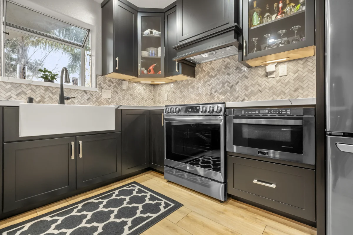 Bold Contrast Kitchen Remodel, photo 7