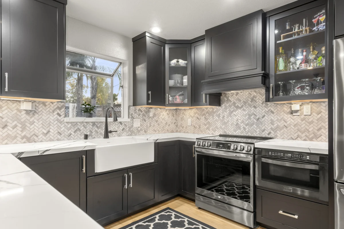 Bold Contrast Kitchen Remodel, photo 2
