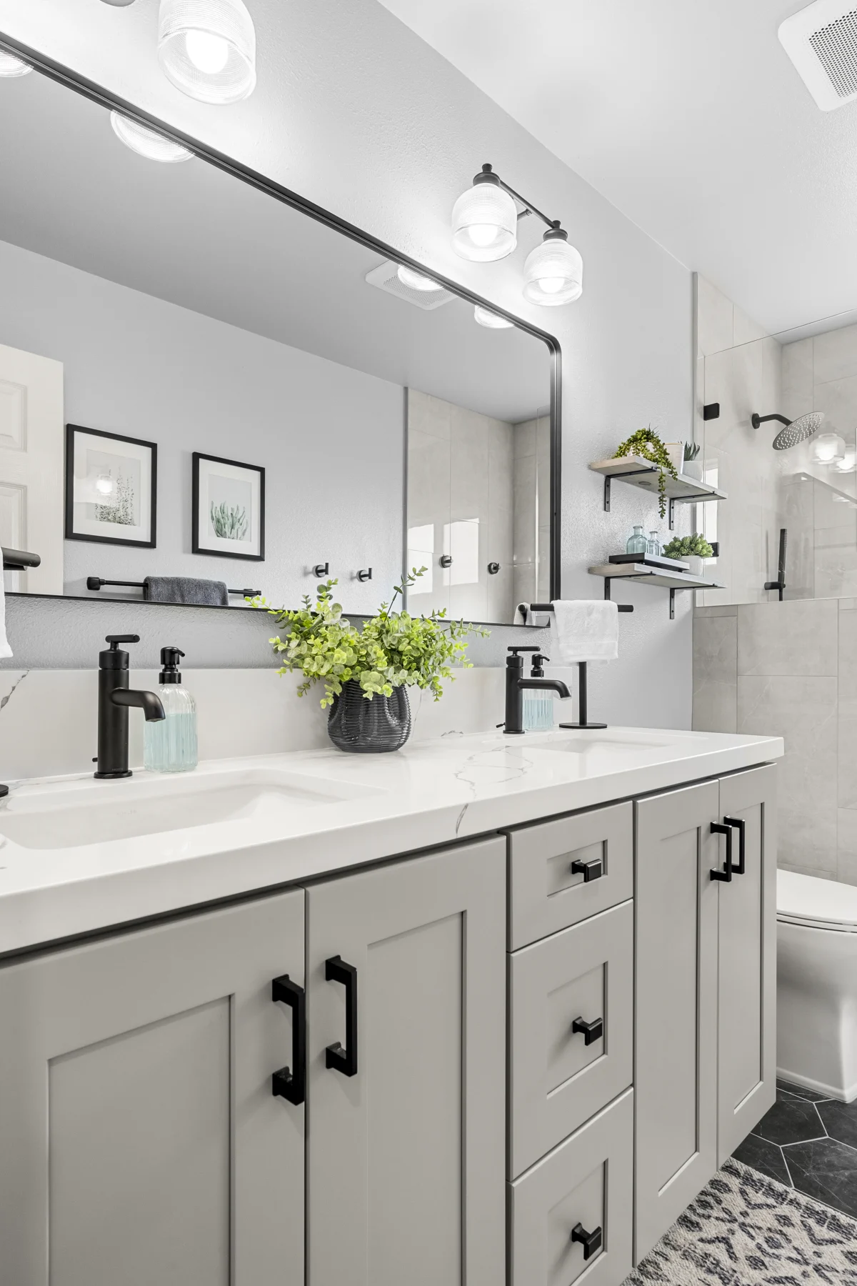 Clean Contrast Bathroom Remodel, photo 2
