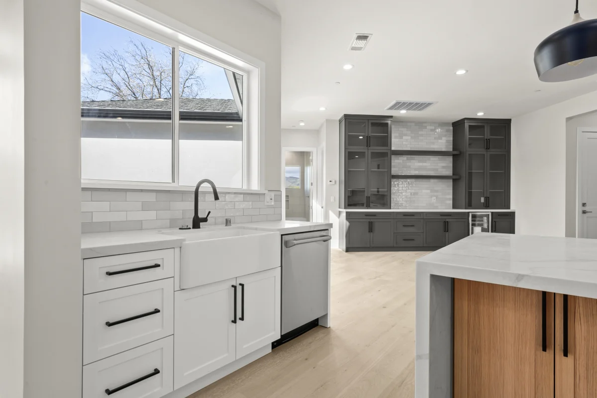 Hillside Modern Retreat, photo 23