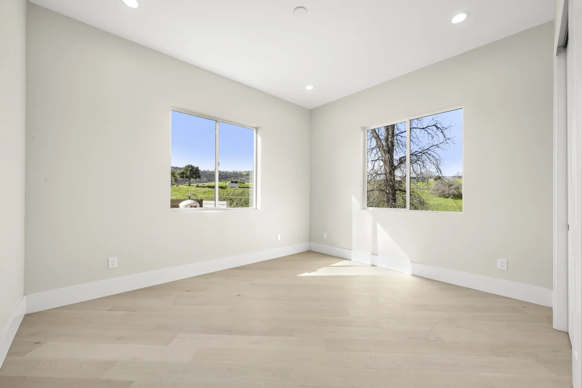 Hillside Modern Retreat, photo 32