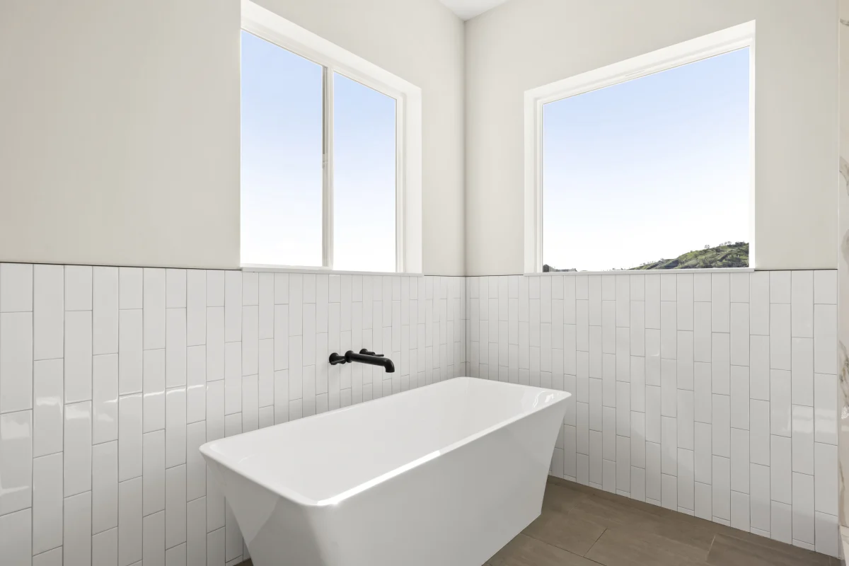 Hillside Modern Retreat, photo 42