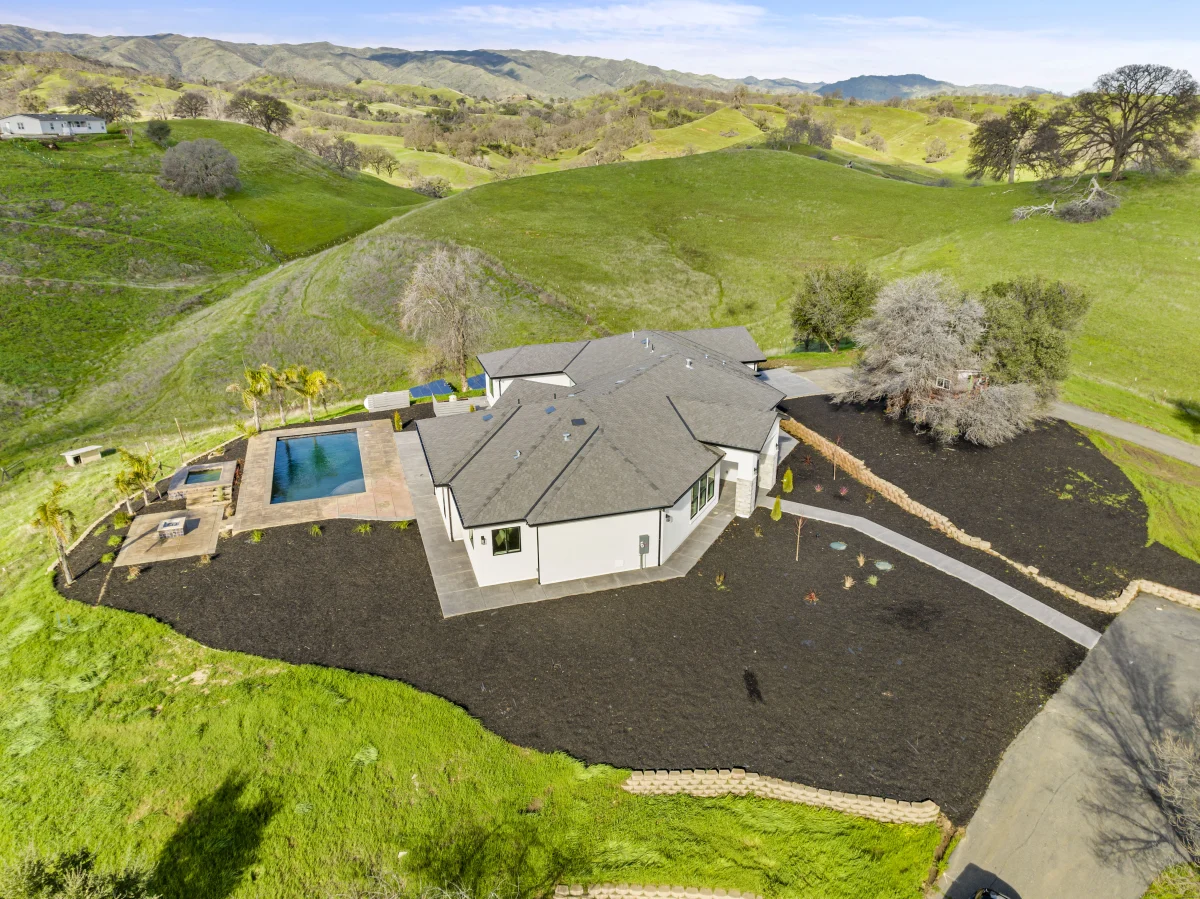Hillside Modern Retreat, photo 47