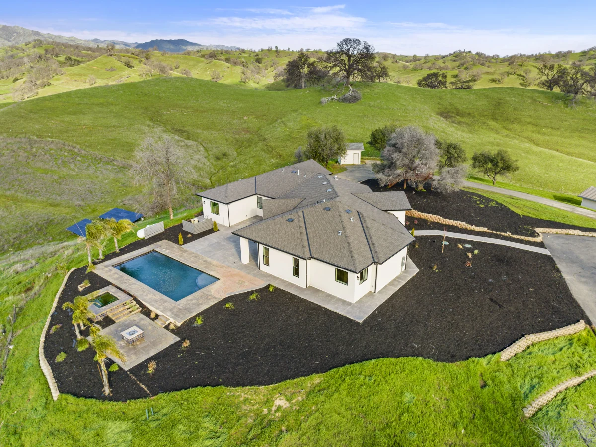 Hillside Modern Retreat, photo 48
