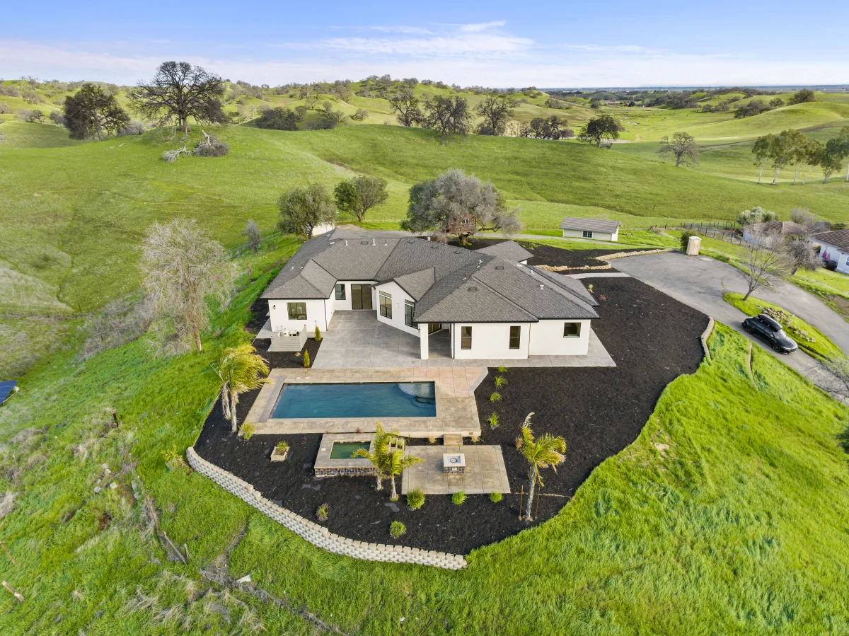 Hillside Modern Retreat, photo 49