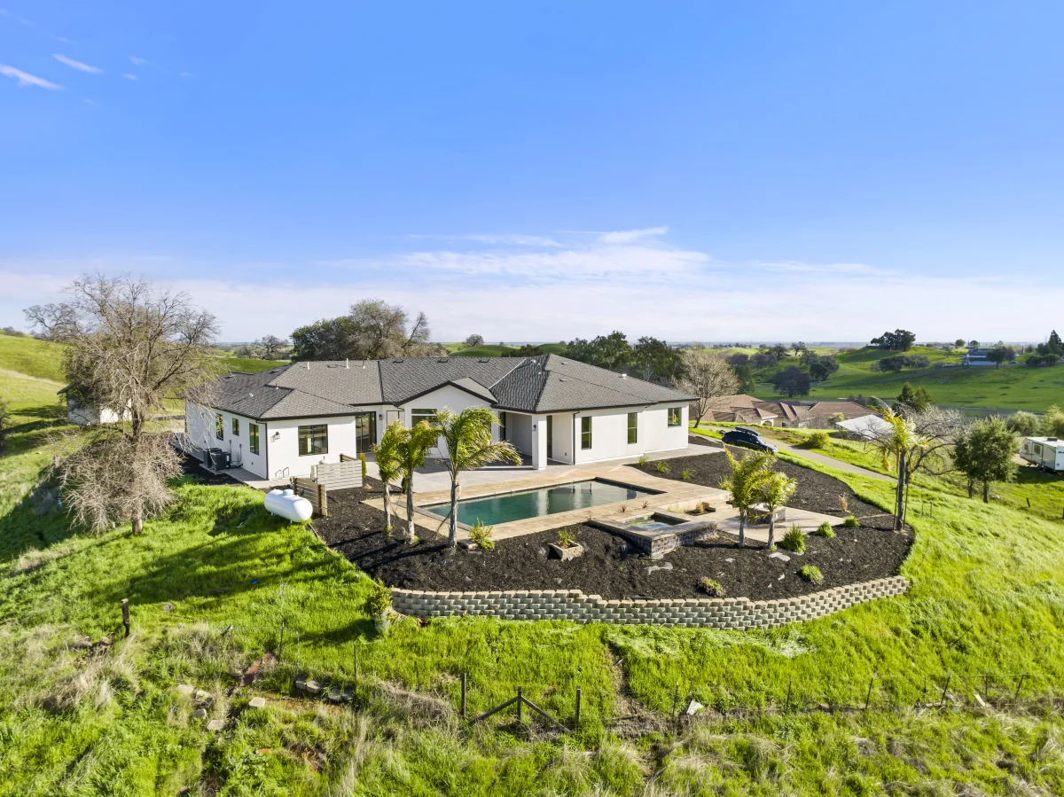 Hillside Modern Retreat in Vacaville, CA