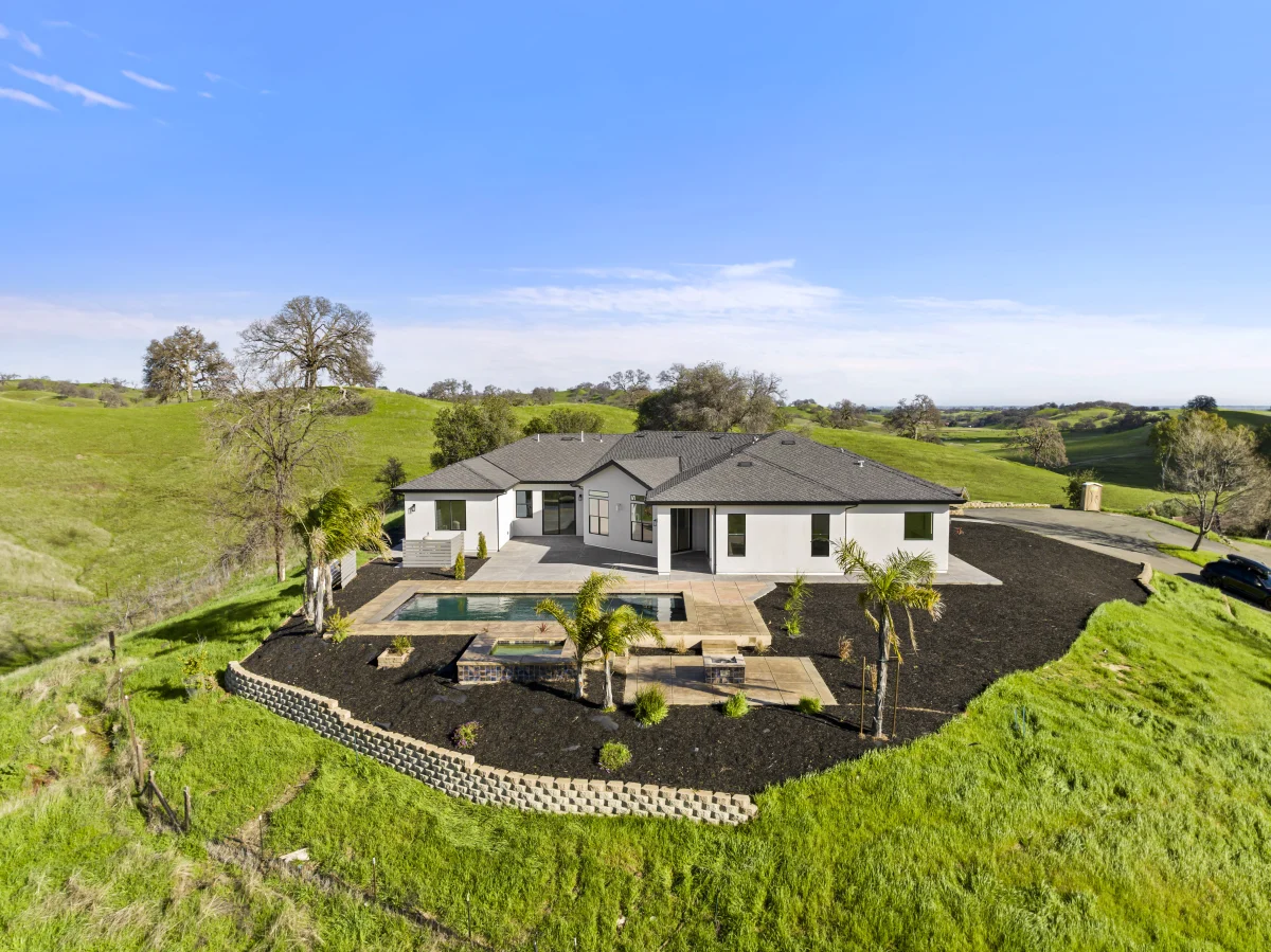 Hillside Modern Retreat, photo 52