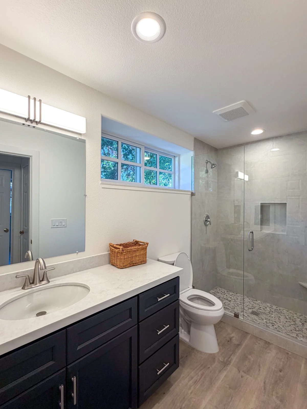Vaulted ADU with Warm Wood Accents, photo 8