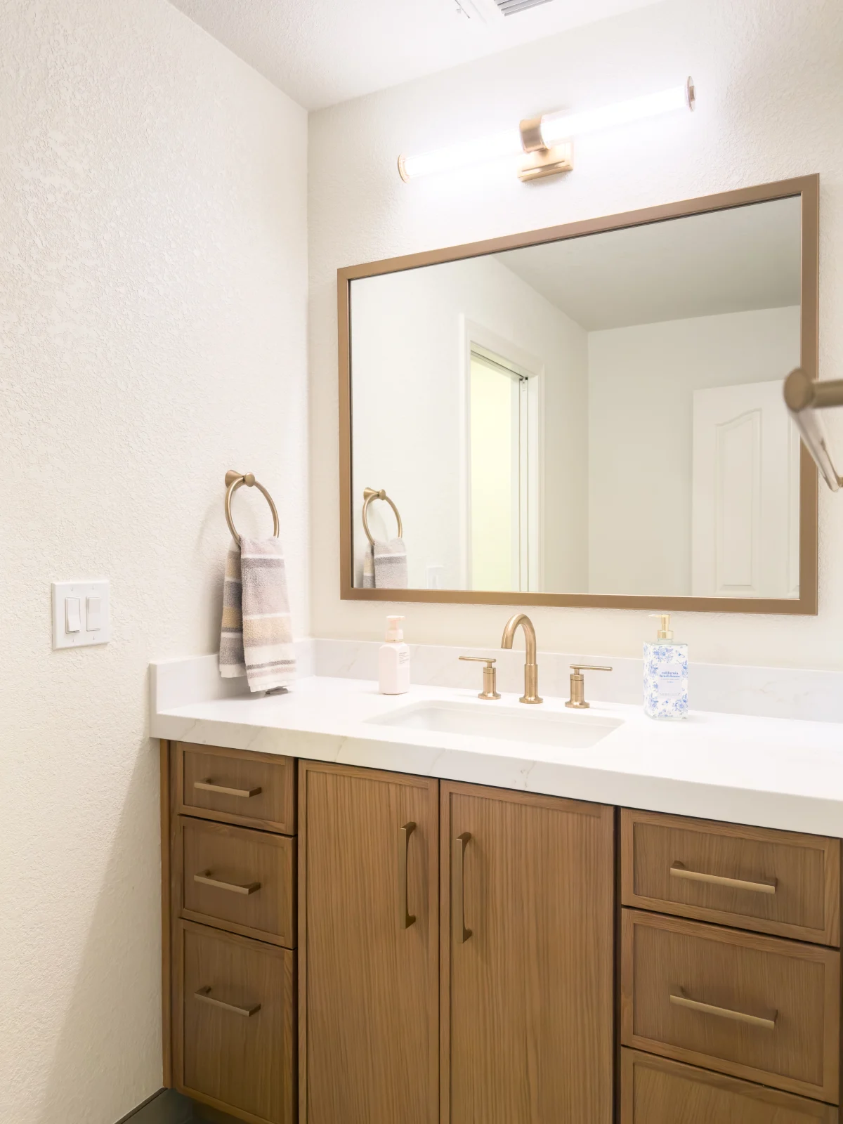 Warm Contemporary Two-Bathroom Remodel, photo 4