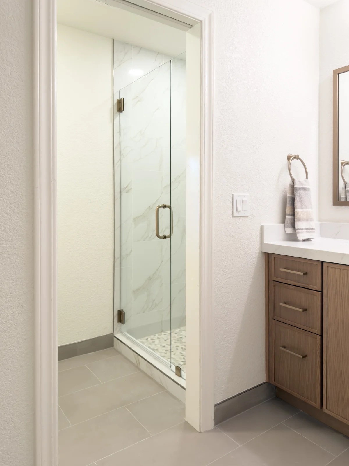 Warm Contemporary Two-Bathroom Remodel, photo 3