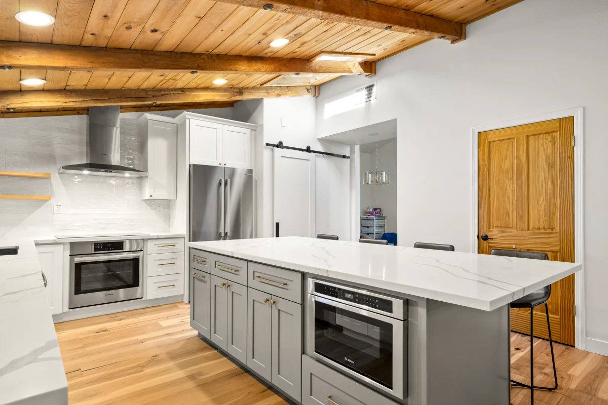Modern Kitchen with Warm Rustic Character, photo 3