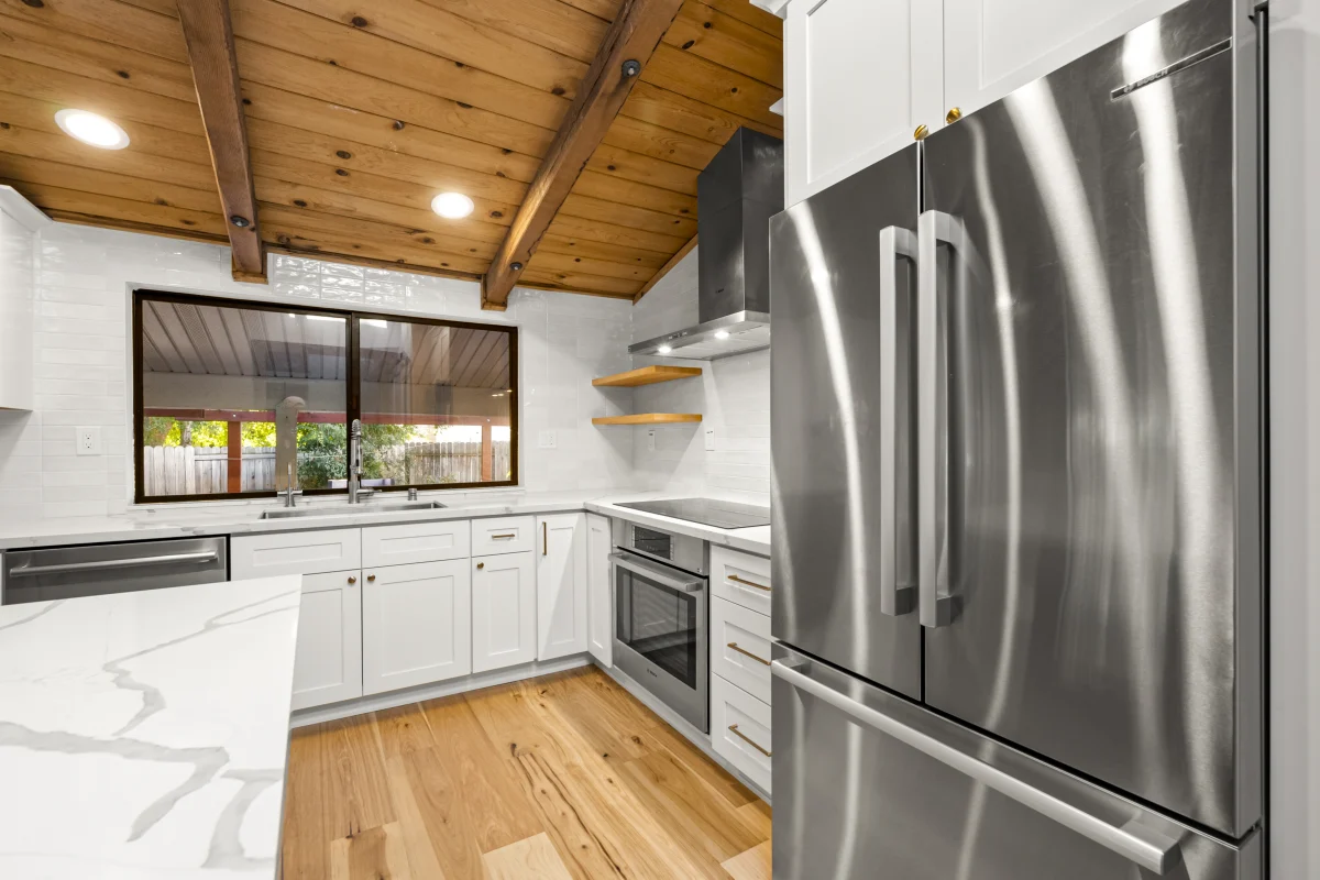 Modern Kitchen with Warm Rustic Character, photo 4