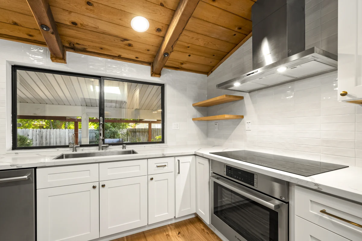 Modern Kitchen with Warm Rustic Character, photo 1