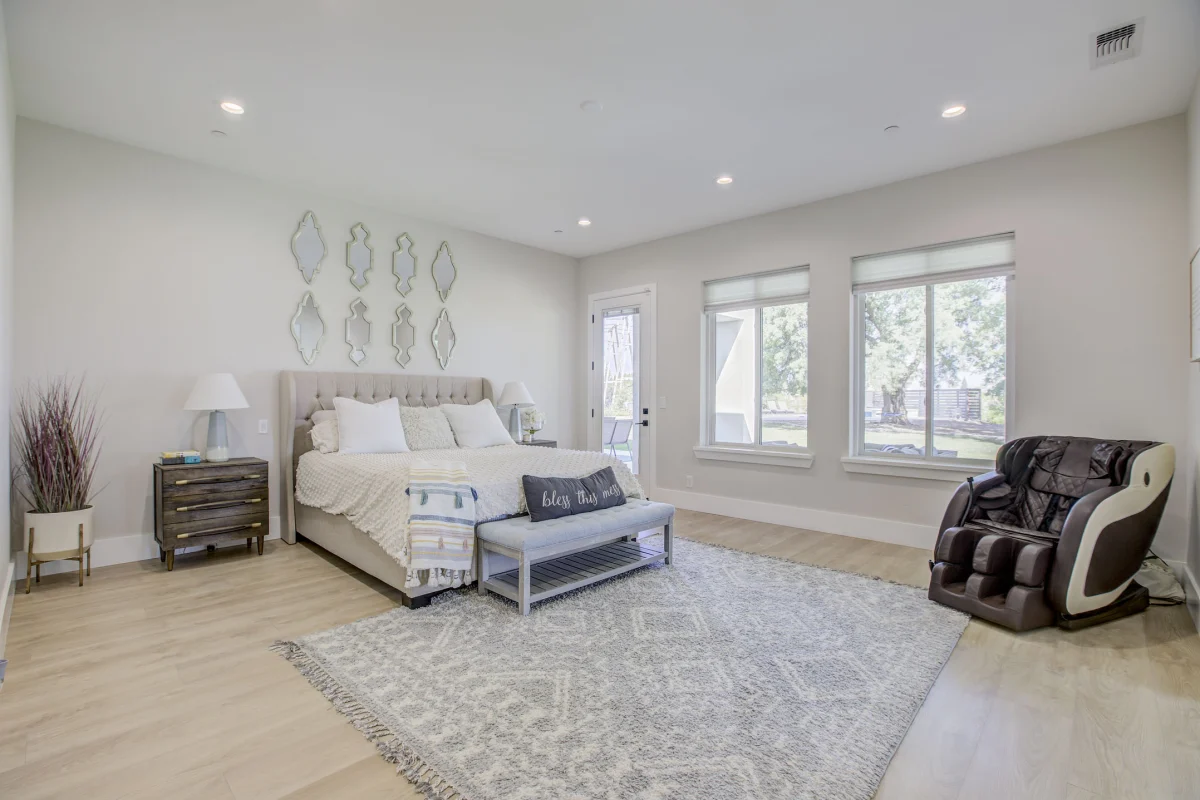 Modern Estate with Private ADU, photo 32