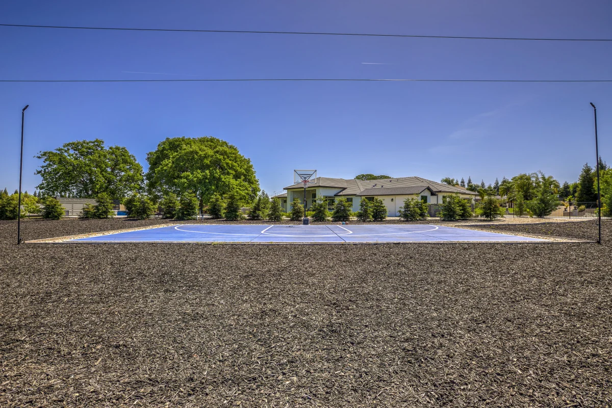 Modern Estate with Private ADU, photo 2
