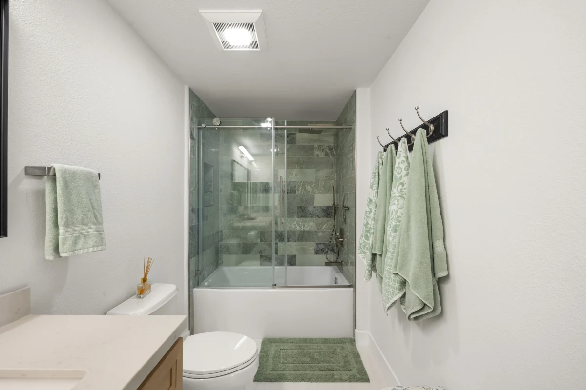 Two Bathroom Remodel with Natural Finishes, photo 37