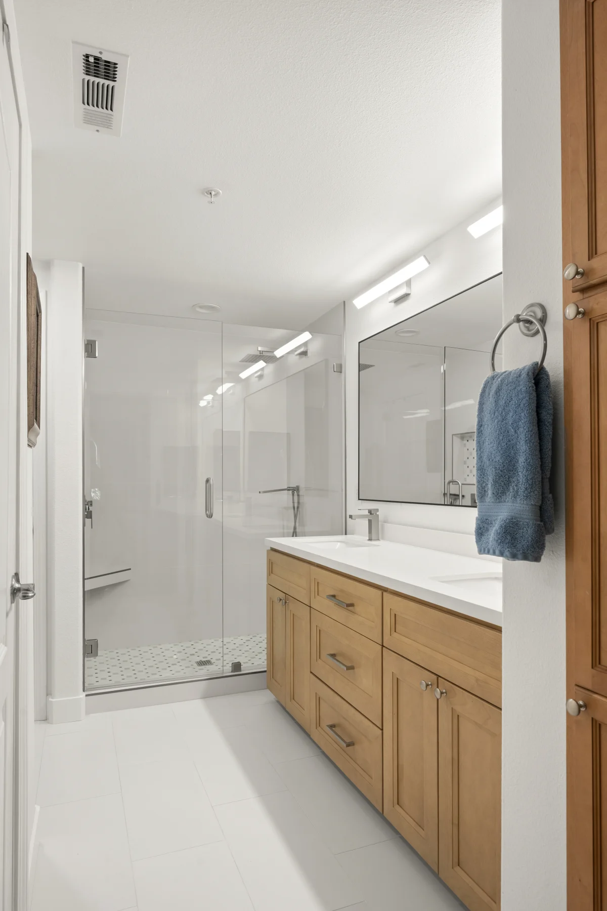 Two Bathroom Remodel with Natural Finishes, photo 5