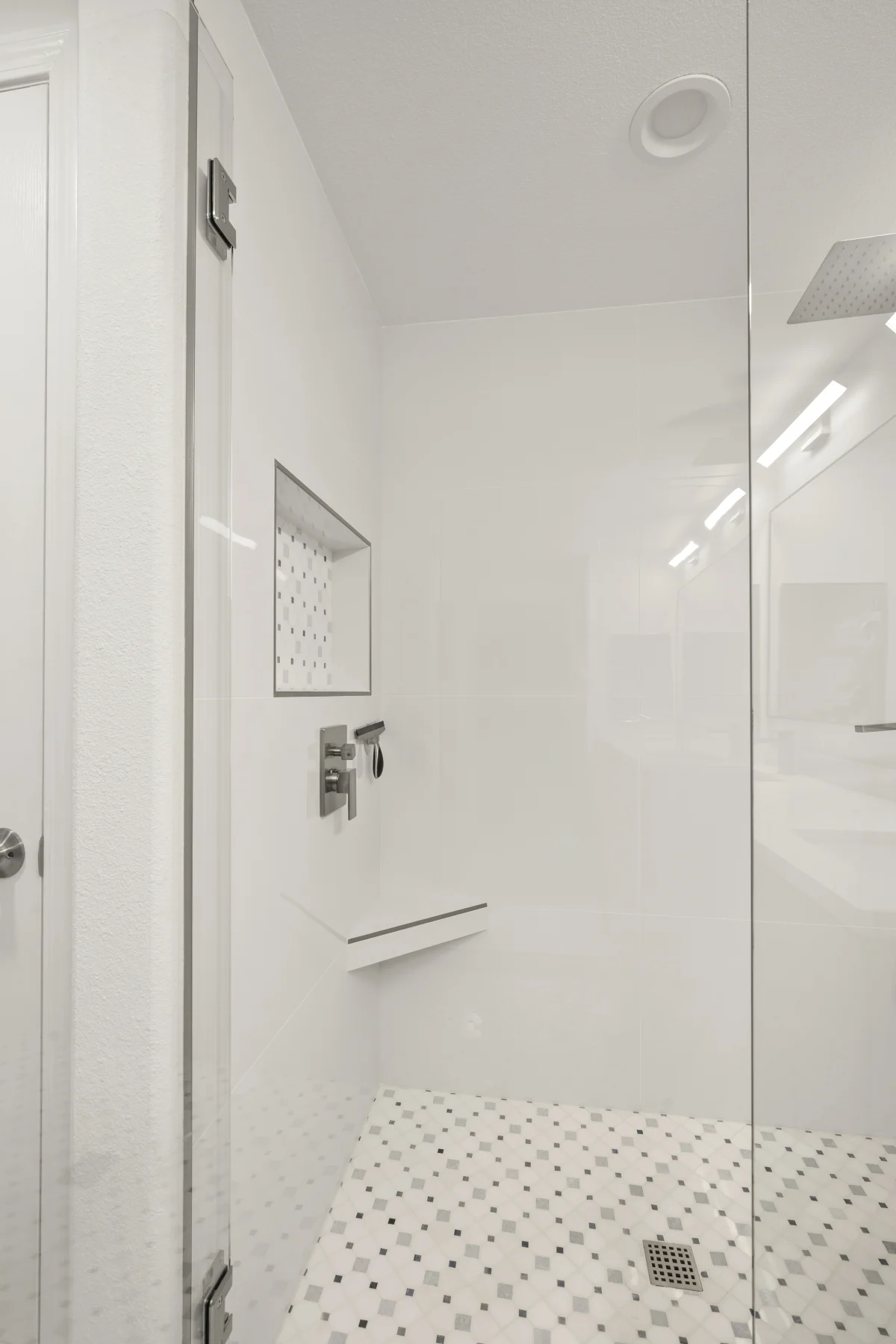 Two Bathroom Remodel with Natural Finishes, photo 8