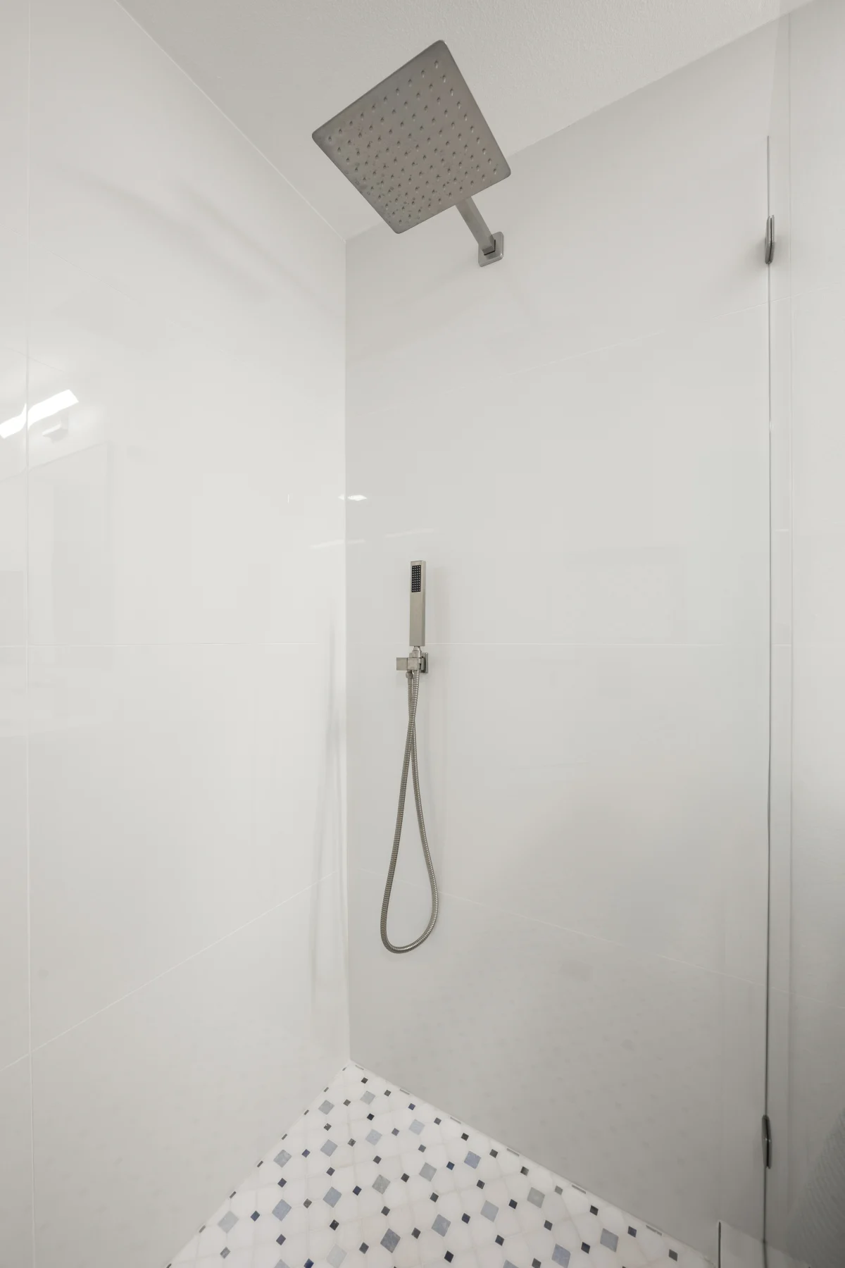 Two Bathroom Remodel with Natural Finishes, photo 9
