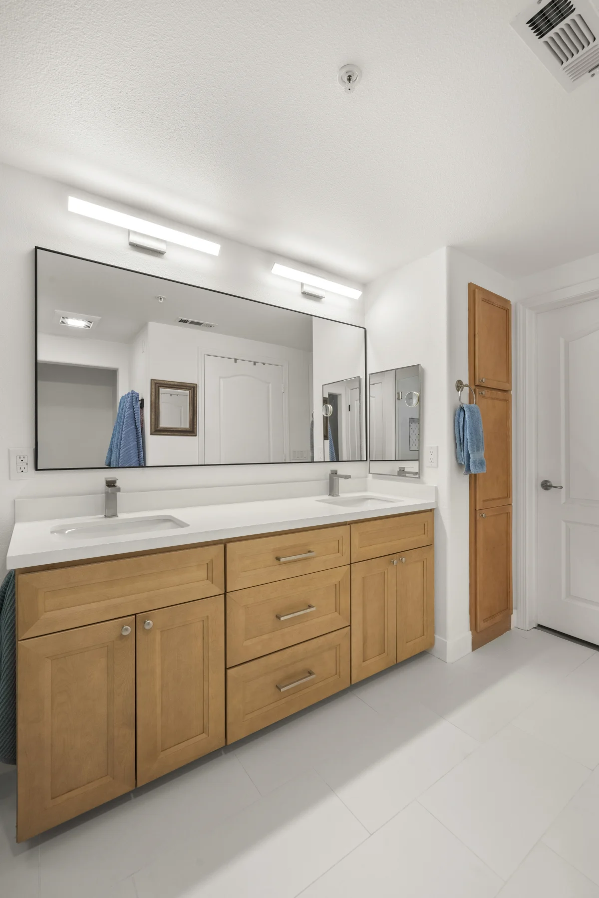 Two Bathroom Remodel with Natural Finishes, photo 10