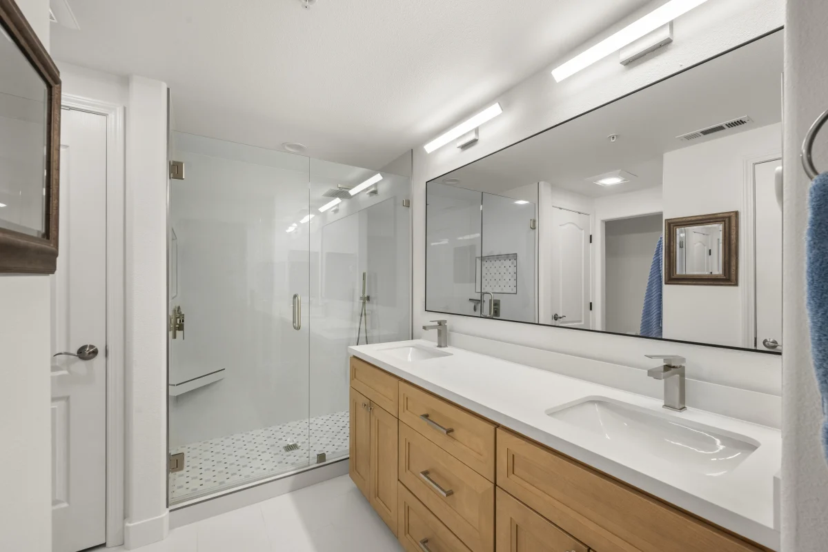 Two Bathroom Remodel with Natural Finishes, photo 15