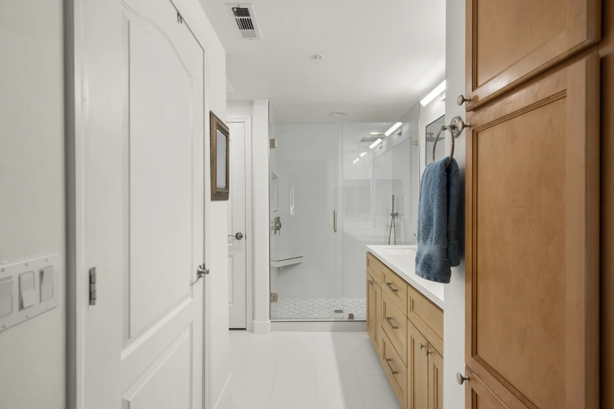 Two Bathroom Remodel with Natural Finishes, photo 33