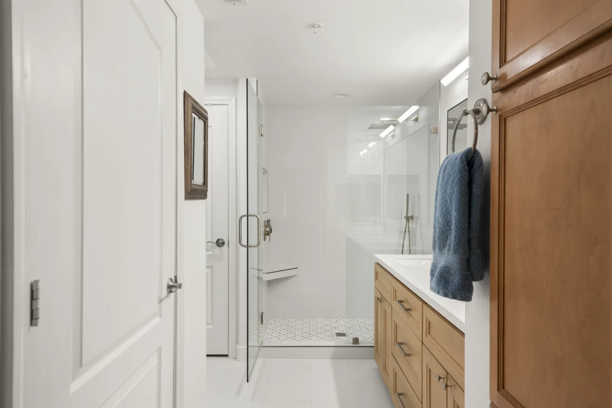 Two Bathroom Remodel with Natural Finishes, photo 32