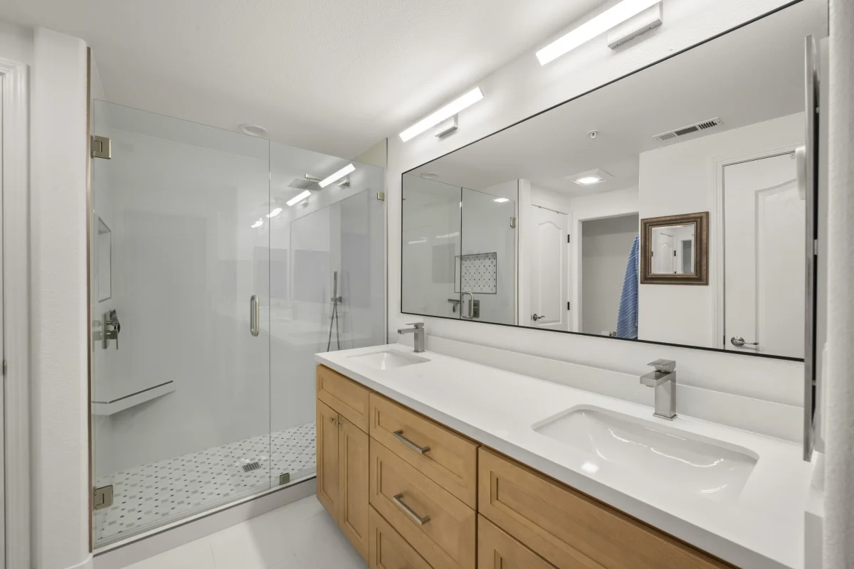 Two Bathroom Remodel with Natural Finishes, photo 34
