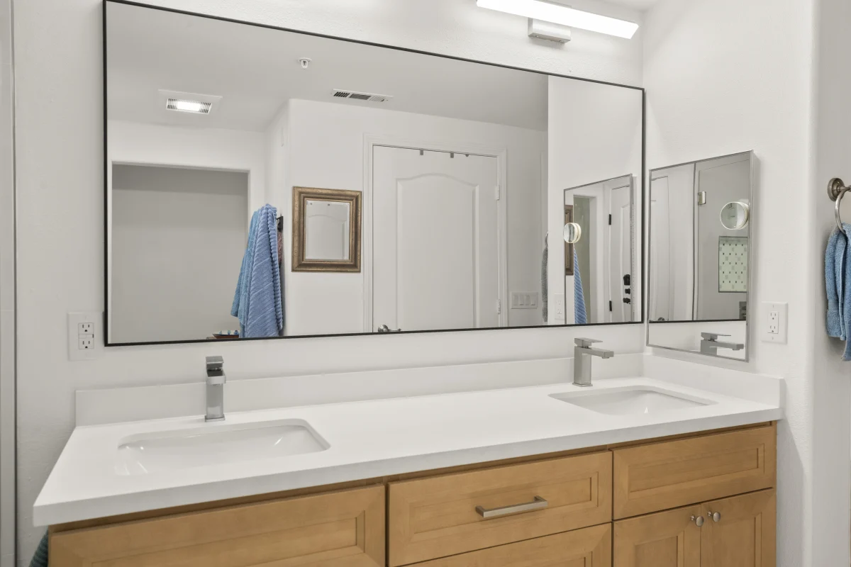 Two Bathroom Remodel with Natural Finishes, photo 22