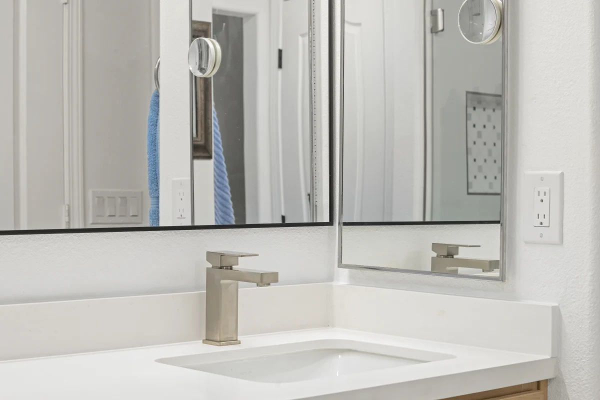 Two Bathroom Remodel with Natural Finishes, photo 26