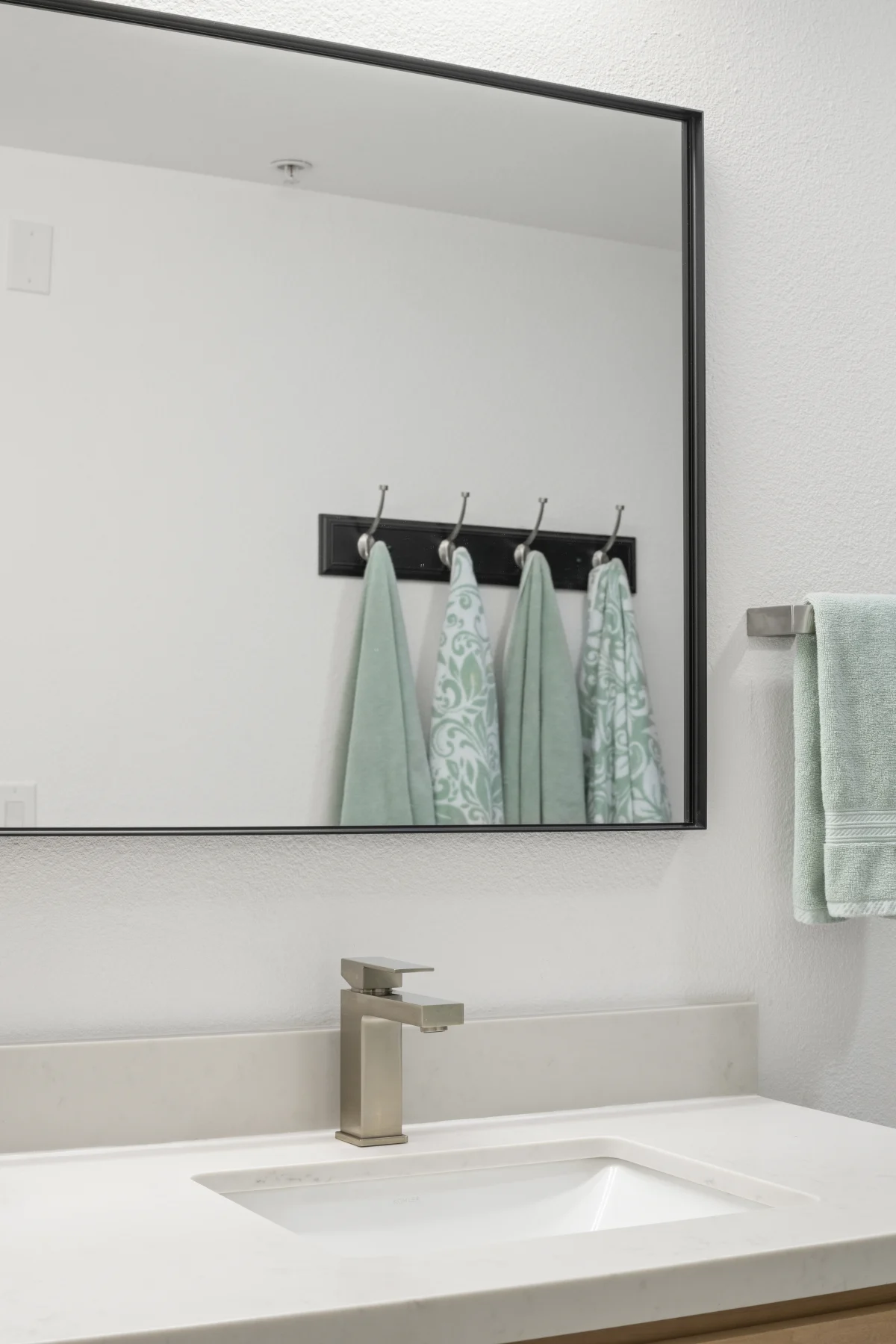 Two Bathroom Remodel with Natural Finishes, photo 36