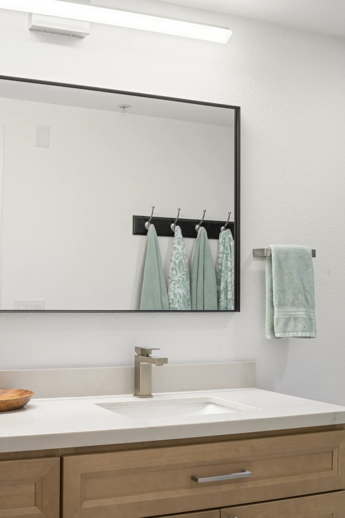 Two Bathroom Remodel with Natural Finishes, photo 16