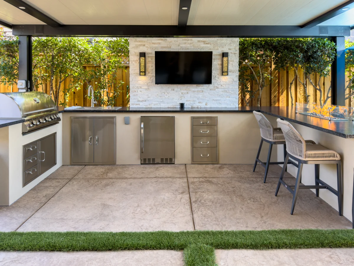 Backyard Outdoor Kitchen & Entertainment Space, photo 3